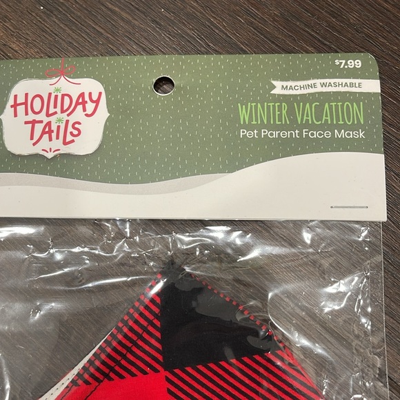 Holidays Face Mask. NWT. 100% Cotton. *Benefits Animals* - Picture 5 of 5